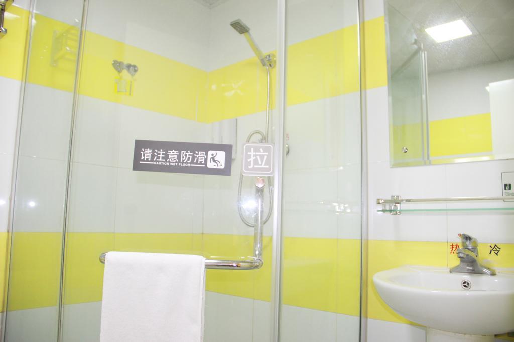 7Days Inn Xi'An Xishao Gate Laodong Road Railstation Room photo